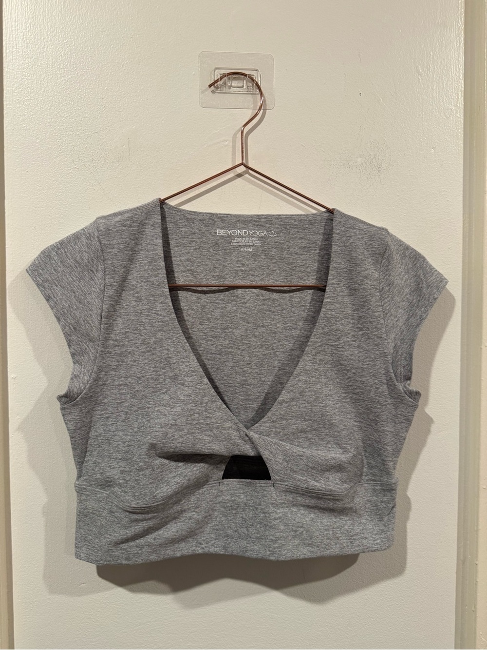 Beyond Yoga Get It Twisted Cropped Tee Silver Mist
